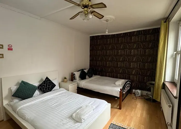 Bed and Breakfast Twenty Five London